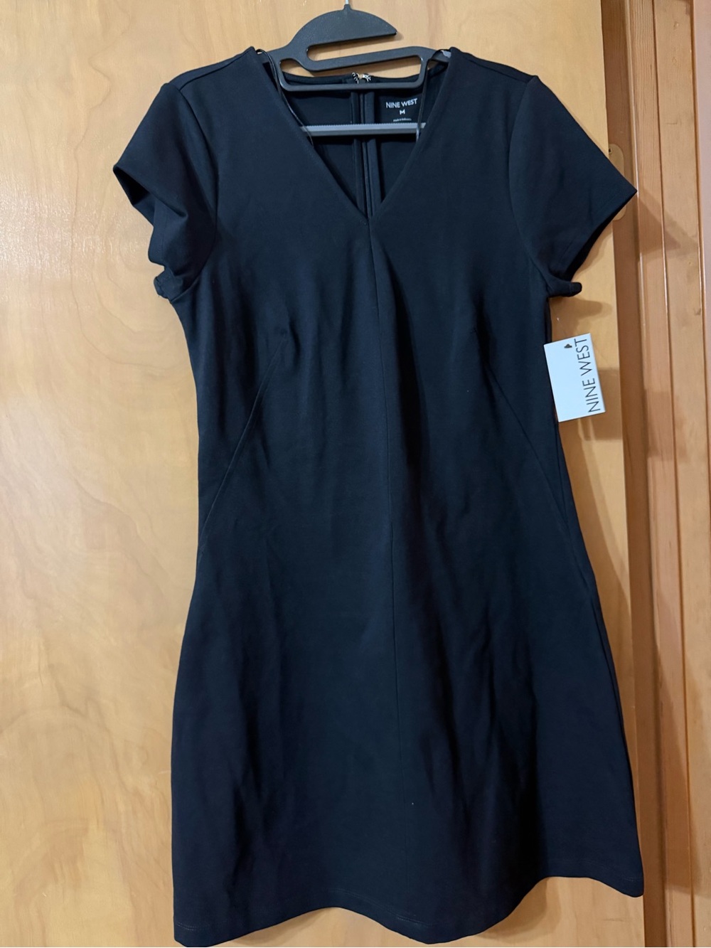 NWT Nine West Black V-Neck Short Sleeve Dress Size M